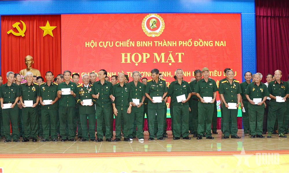 Hội Cựu chiến binh TP Đồng Nai họp mặt, tặng quà thương binh tiêu biểu